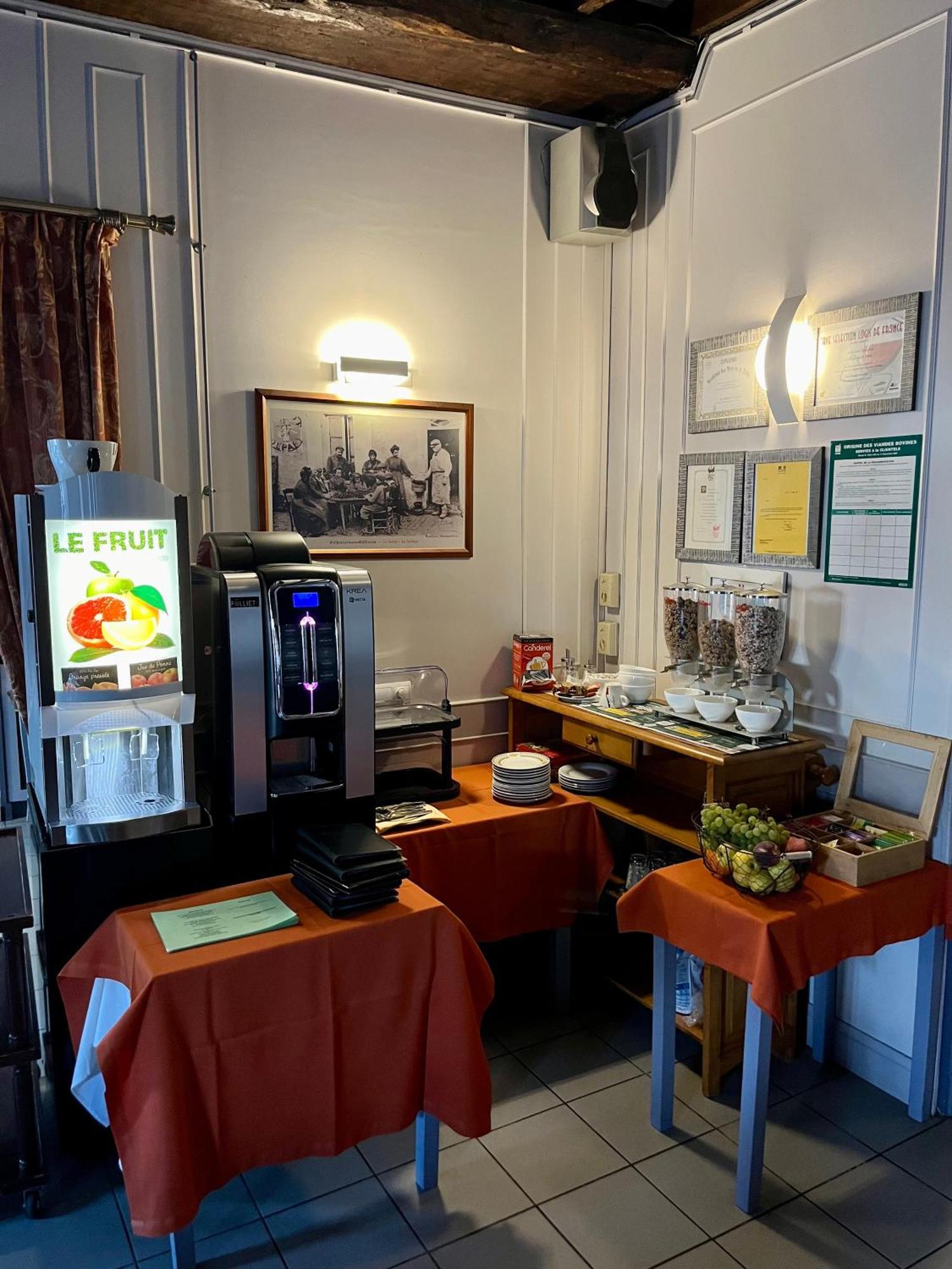 Le Relais De La Poste Hotel Pithiviers Bagian luar foto